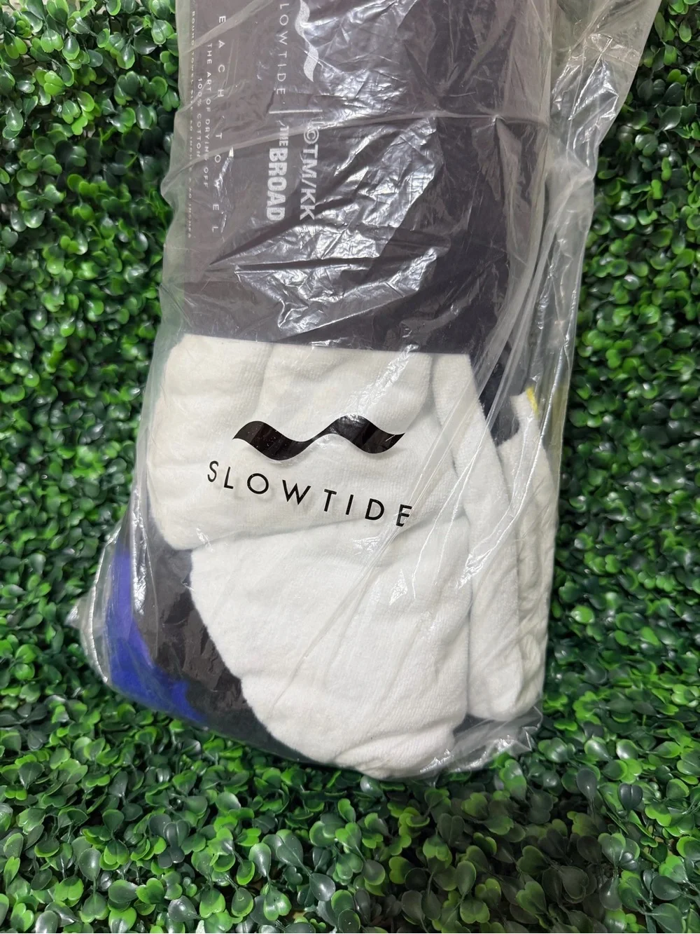 NWT Slowtide x The Broad Murakami Flower Round Beach Towel - Multicolor Smiley